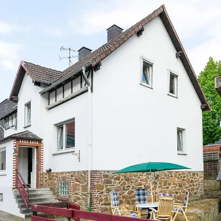 בית נופש Cosy Detached House With Small Garden In The Centre Of Brilon ברילון